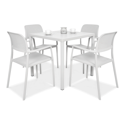 zestaw kawowy w kolorze białym z czterema krzesłami i kwadratowym stolikiem