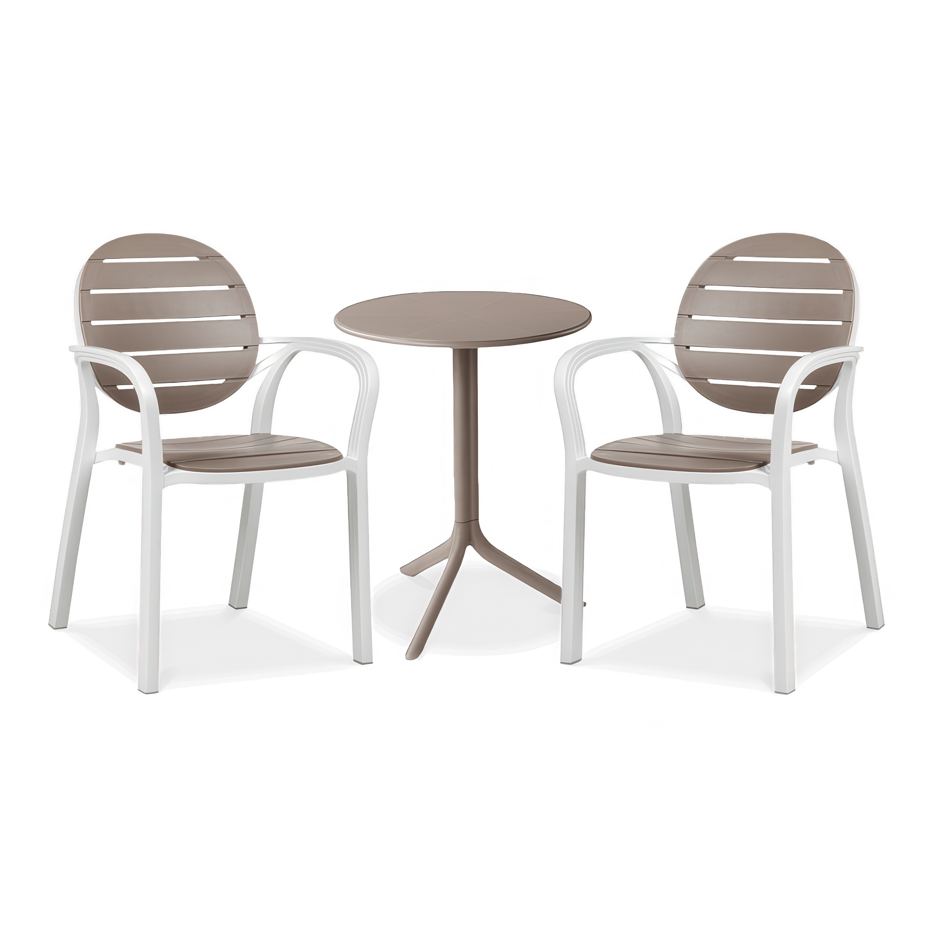 zestaw restauracyjny z dwoma krzesłami i brązowym stolikiem