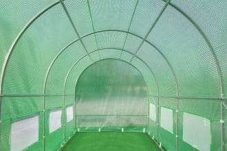 Wnętrze tunelu ogrodowego od Cultivo