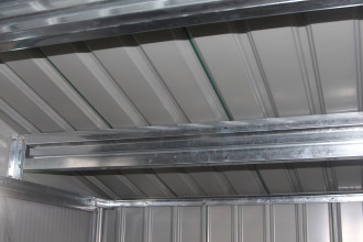 Solidna metalowa konstrukcja wewnątrz domku narzędziowego HUDSON 277x191