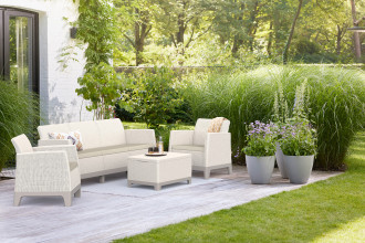 Zestaw mebli ogrodowych Scandi Forma Pebble Grey-Soft Beige/oat zawiera sofę, dwa fotele i stolik kawowy