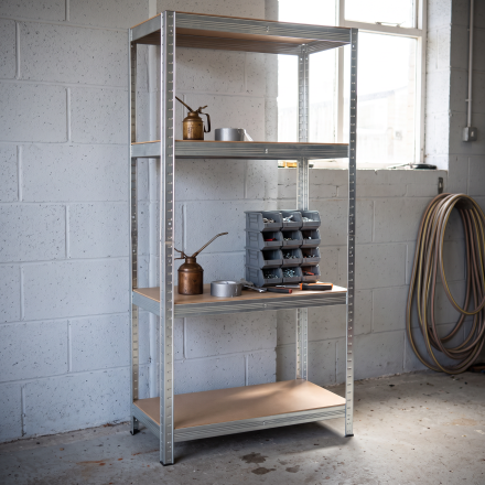 Metalowy regał Hardmaister 150x70x30cm z półkami w garażu z akcesoriami warsztatowymi