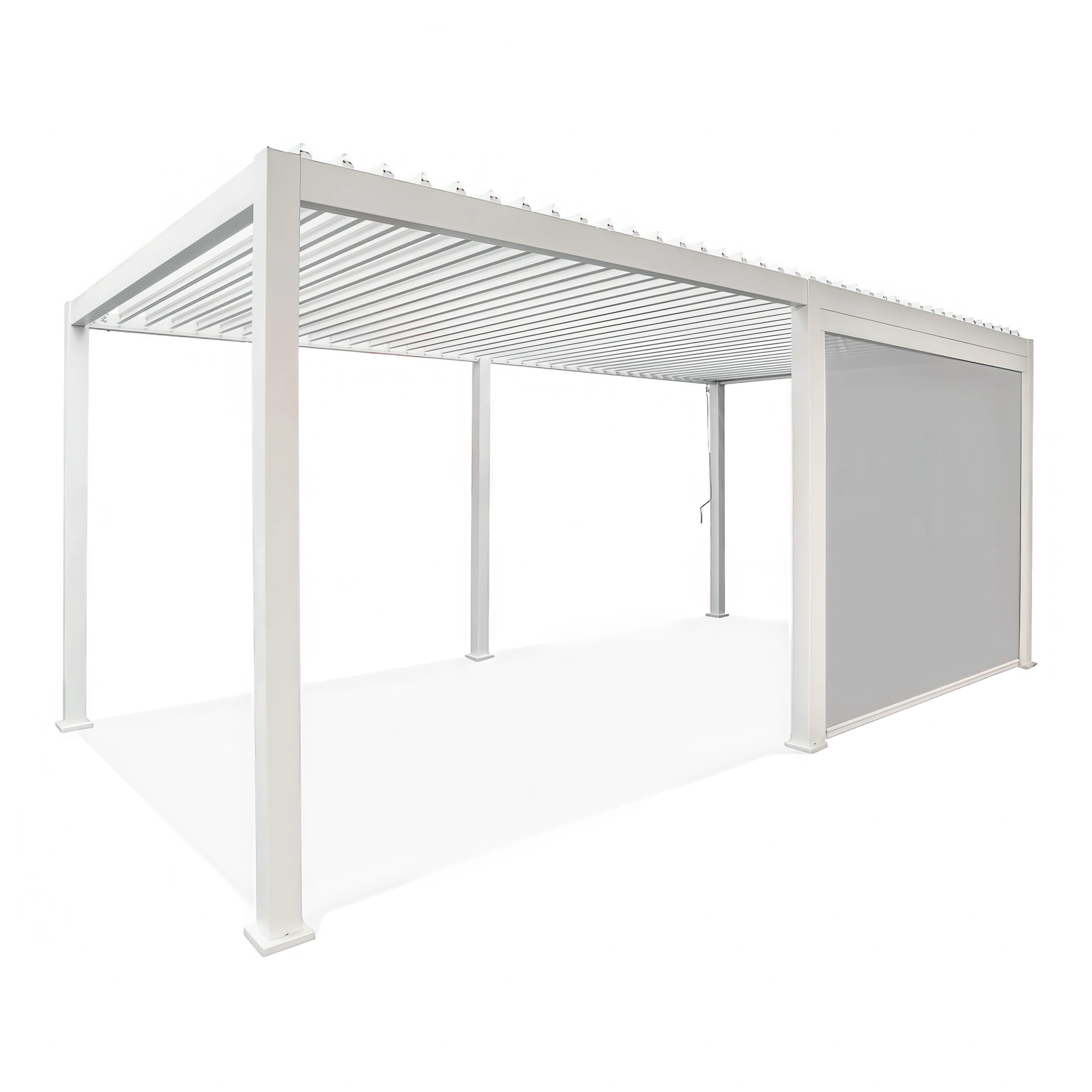 Biała pergola Gutroof z zamontowaną opuszczaną roletą Premium White 3m na czarnym tle