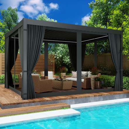 Nowoczesna pergola tarasowa z moskitierą i zasłonami bocznymi strefa wypoczynku w ogrodzie