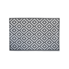 szary wzorzysty dywan na taras