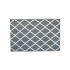 dywan zewnętrzny w kolorze szaro białym