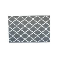 dywan zewnętrzny w kolorze szaro białym