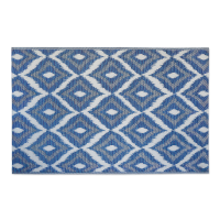 niebieski dywan ogrodowy