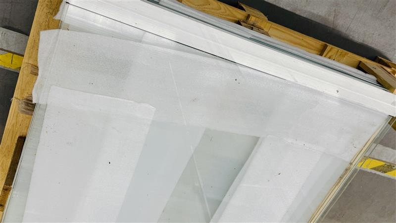 OUTLET Przesuwny panel szklany do pergoli ELEGANCE/DELUXE/FUSION 4m White - Gutroof – zdjęcie egzemplarza