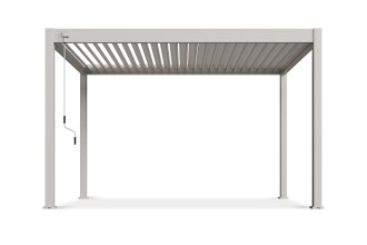 Pergola aluminiowa biała widok pod kątem konstrukcja z lamelami i systemem odprowadzania wody packshot