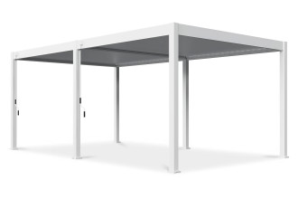 Widok pod kątem na nowoczesną pergolę z aluminium w kolorze białym