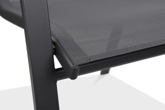 Zbliżenie na materiał siedziska w krześle do zestawu jadalnianegoo NOVA DINING 6+1 Dark Grey - Focus Garden