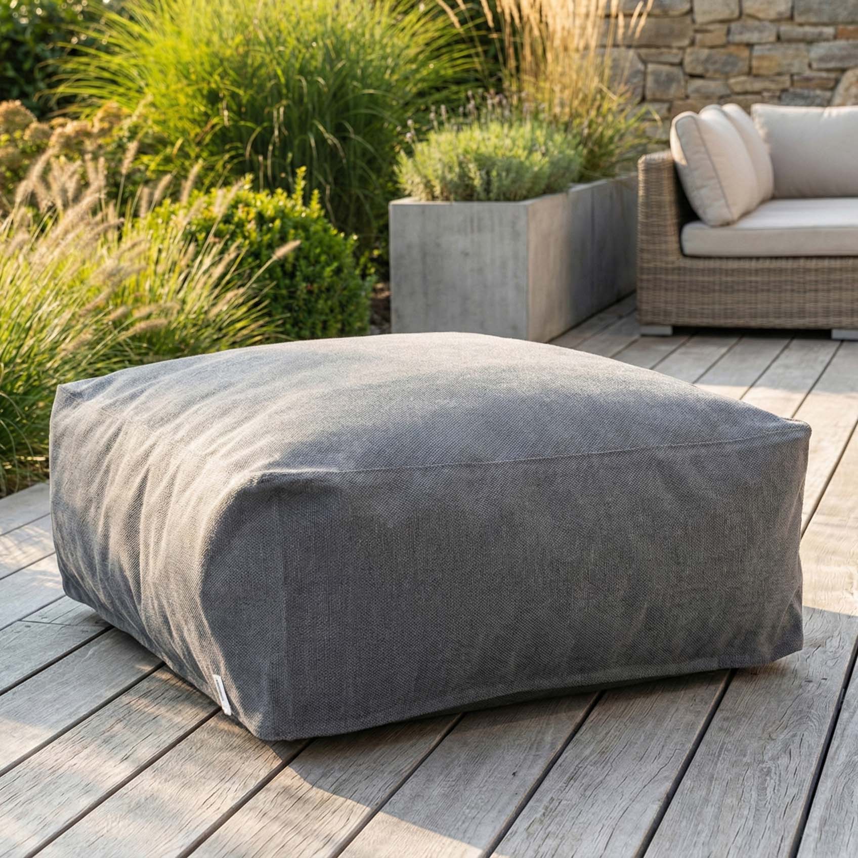 Pufa modułowa outdoor w nowoczesnej aranżacji ogrodowej
