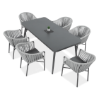 Jasnoszare meble na tarasie