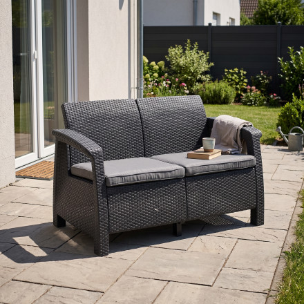 Sofa ogrodowa CORFU LOVE SEAT Graphite — aranżacja