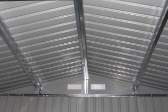 Metalowa konstrukcja dachu wewnątrz domku na narzędzia HUDSON 277x319cm