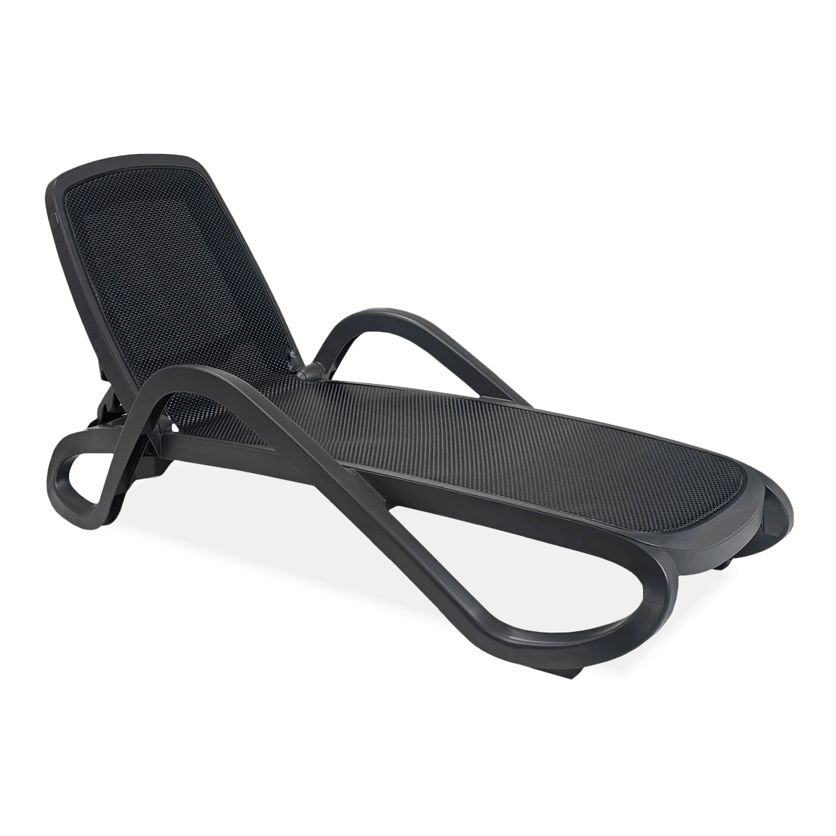czarny leżak z regulowanym oparciem i podłokietnikami
