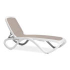 leżak biało brązowy z regulowanym oparciem