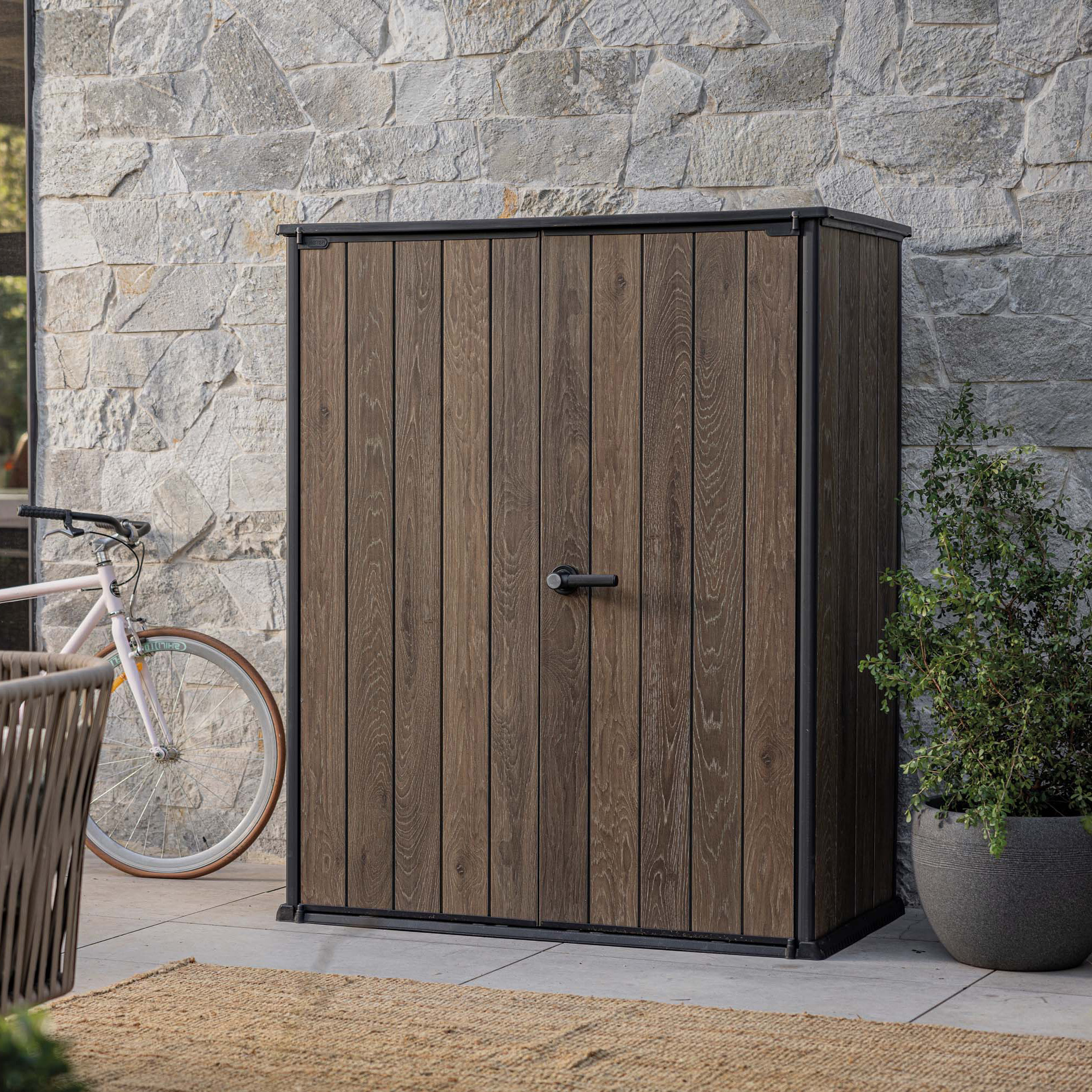 schowek-ogrodowy-store-it-out-darwin-1100l-brazowy-keter