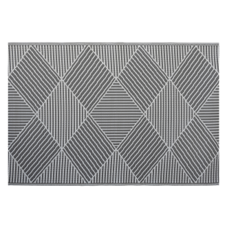 Szary dywan ogrodowy 180x270 cm z geometrycznym wzorem na czarnym tle
