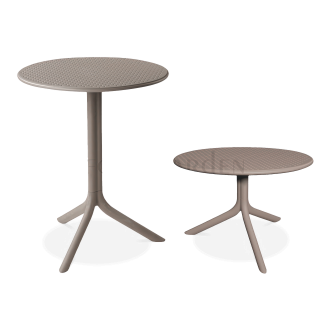 dwa stoliki brązowe ogrodowe o różnej wielkości