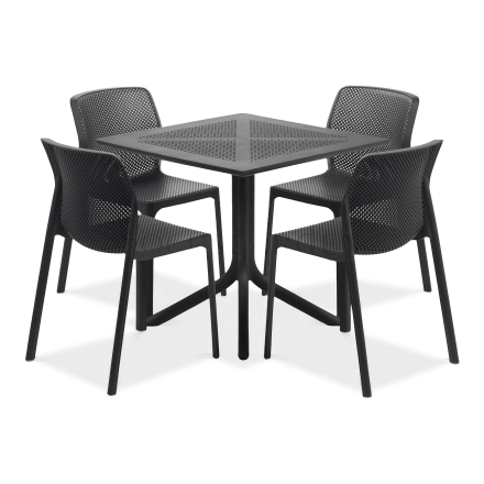 zestaw czarnych krzeseł i kwadratowego stołu