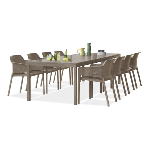 tarasowy zestaw brązowy krzeseł i stolu