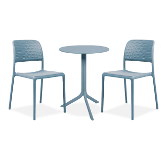 zestaw niebieskich mebli na taras ze stolikiem i krzesłami