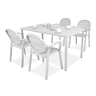 biały zestaw tarasowy z krzesłami i stołem