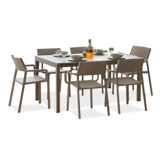 zestaw stołu na taras z krzesłami ogrodowymi w kolorze brązowym