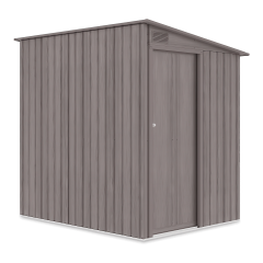 domek narzędziowy w kolorze jasnego drewna z ukośnym dachem