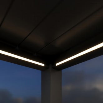 Detail LED osvětlen&iacute; v noci