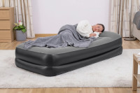 Wizualizacja śpiącej kobiety na materacu TRITECH TWIN z powłoką antybakteryjną