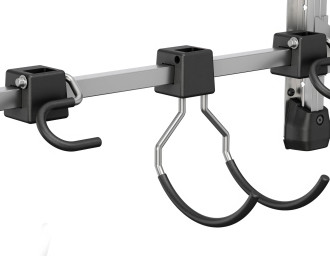 zbliżenie na haczyki w wieszaku ściennym wall hanger od firmy keter