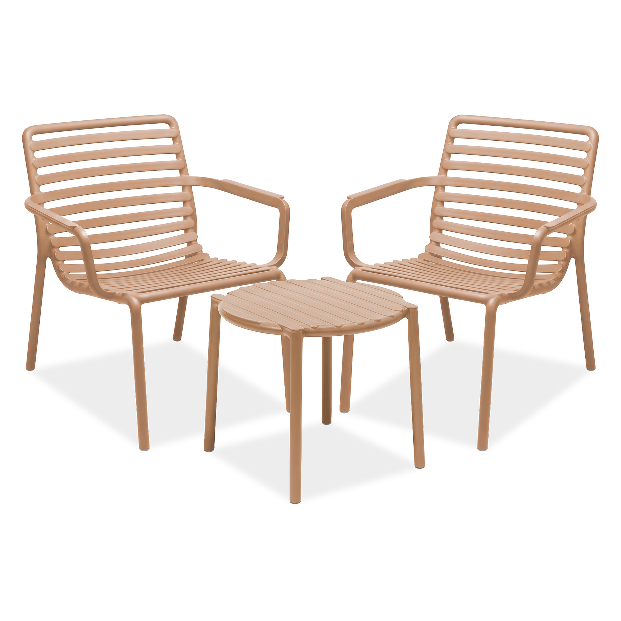 Komplet mebli ogrodowych DOGA RELAX 2+1 w kolorze cappuccino składający się z dwóch foteli i okrągłego stolika na czarnym tle