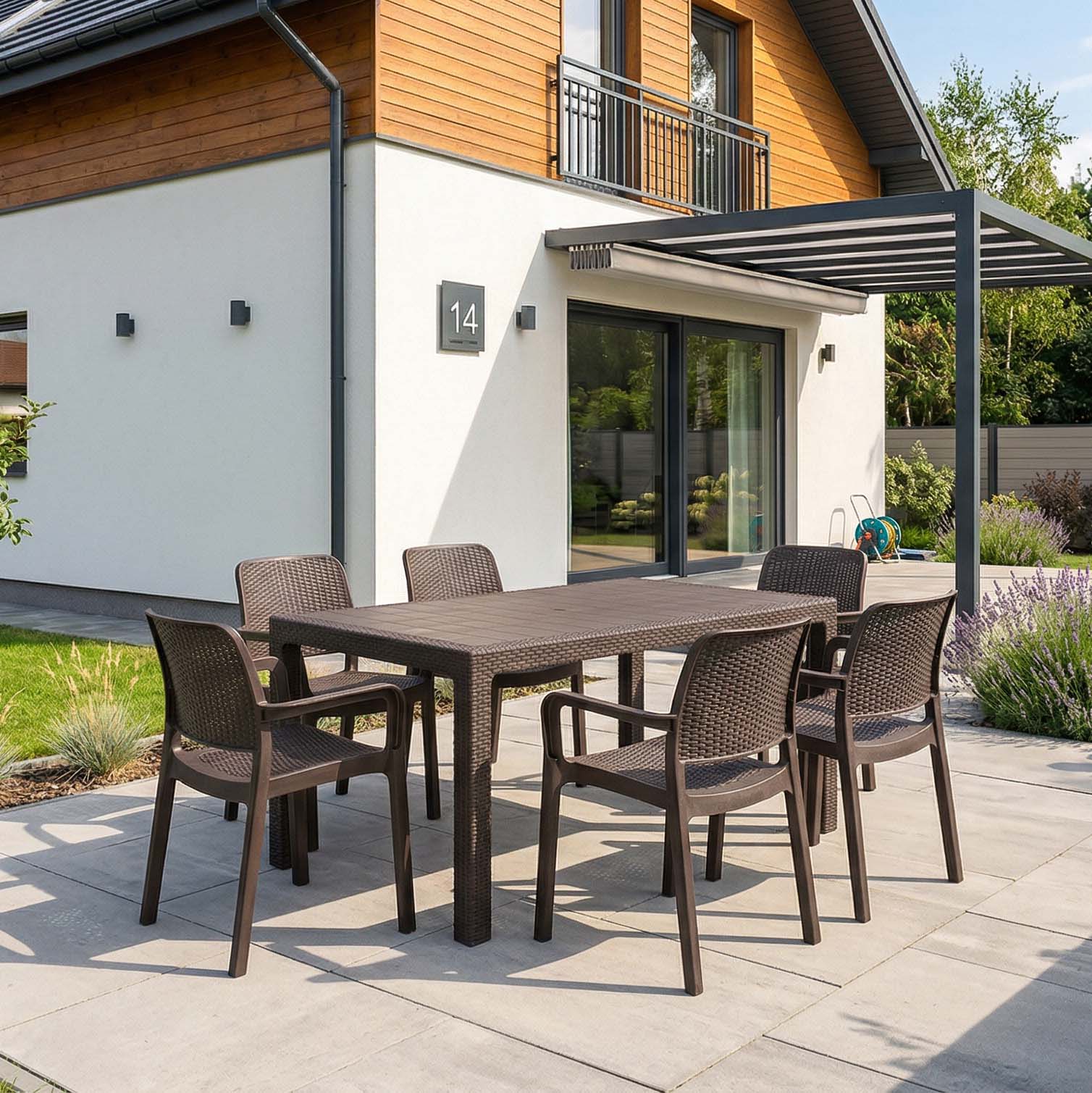 Zestaw mebli ogrodowych Samanna Melody 6+1 Brown na tarasie przed nowoczesnym domem