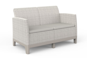 Dwuosobowa sofa Keter SCANDI DINING FIESTA w kolorze Pebble Grey-Soft Beige z jasnymi poduszkami