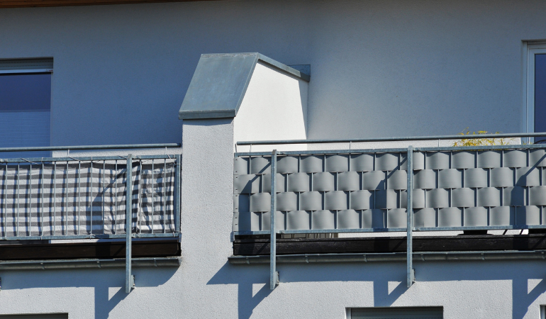 r&oacute;żne osłony na balkon 