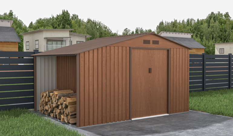 brązowy domek ogrodowy z drewutnia 