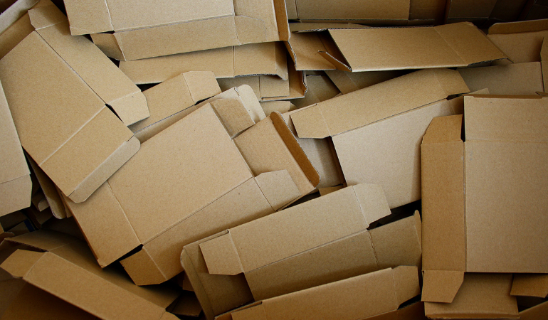 kartony wykorzystywane do ściółkowania