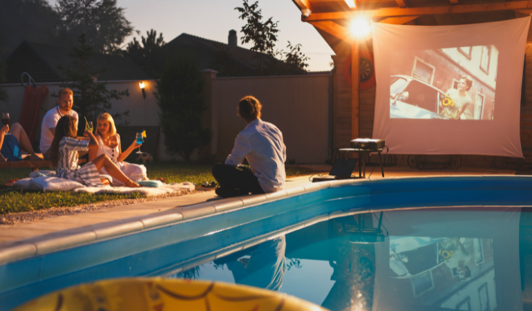 kino plenerowe jako spos&oacute;b na maj&oacute;wkę 