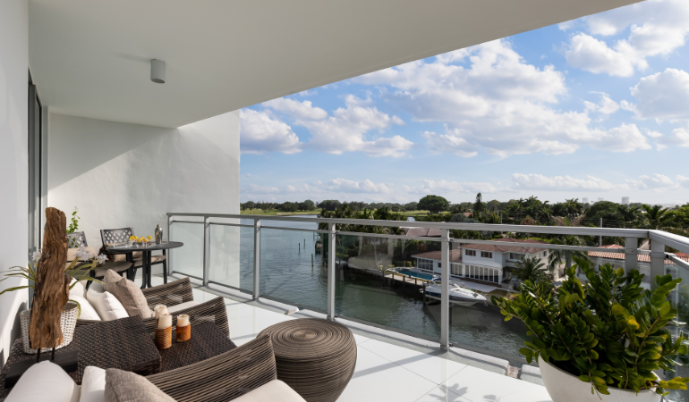 balkon jako przedłużenie salonu 