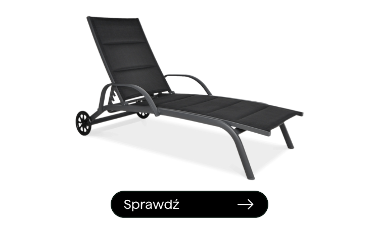 czarny leżak ogrodowy na plażę na k&oacute;łkach 