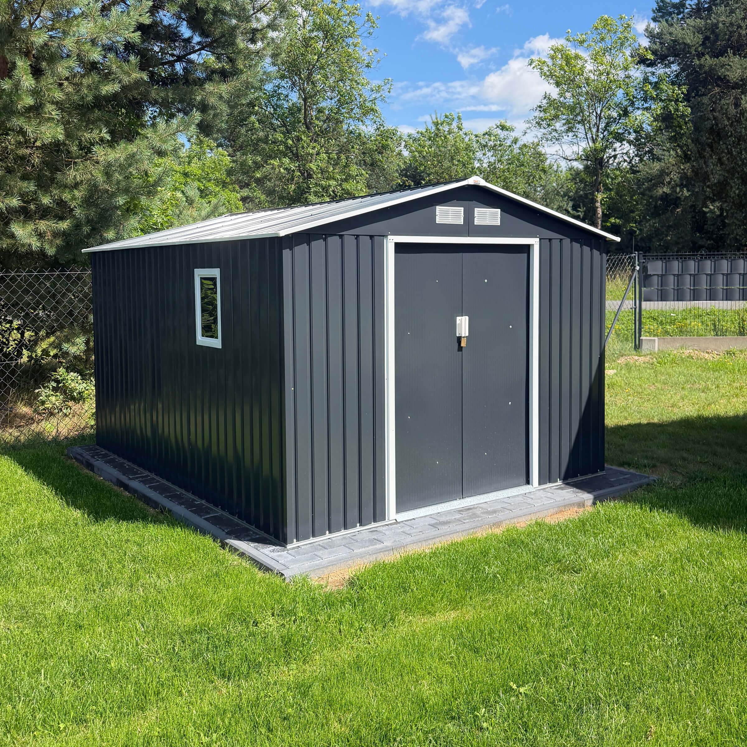Aranżacja klienta z produktem Domek narzędziowy HUDSON 277x319cm Cold Grey - Hardmaister