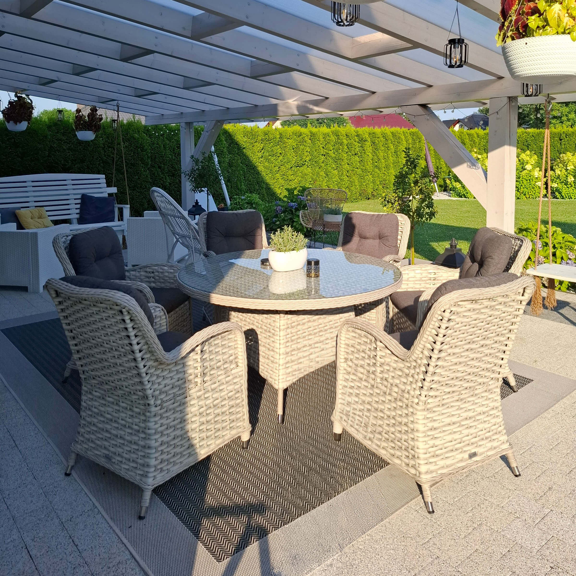 Aranżacja klienta z produktem Meble z technorattanu BARCELONA Melange White