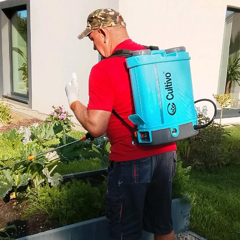 Aranżacja klienta z produktem Opryskiwacz ciśnieniowy akumulatorowy 16l z osłoną herbicydową - Cultivo
