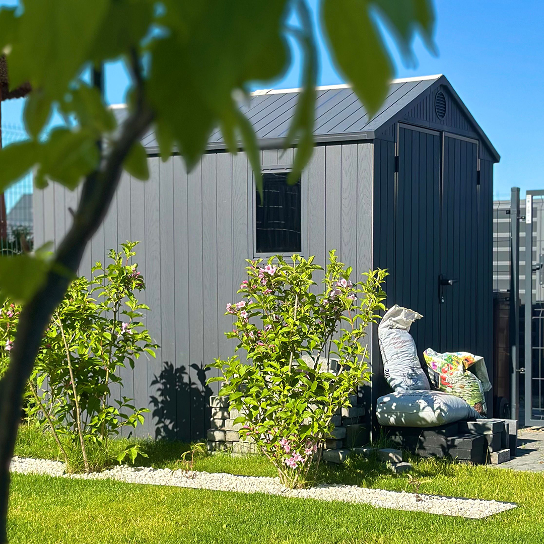 Aranżacja klienta z produktem Domek ogrodowy DARWIN 6x8 Graphite - 190x244cm - KETER