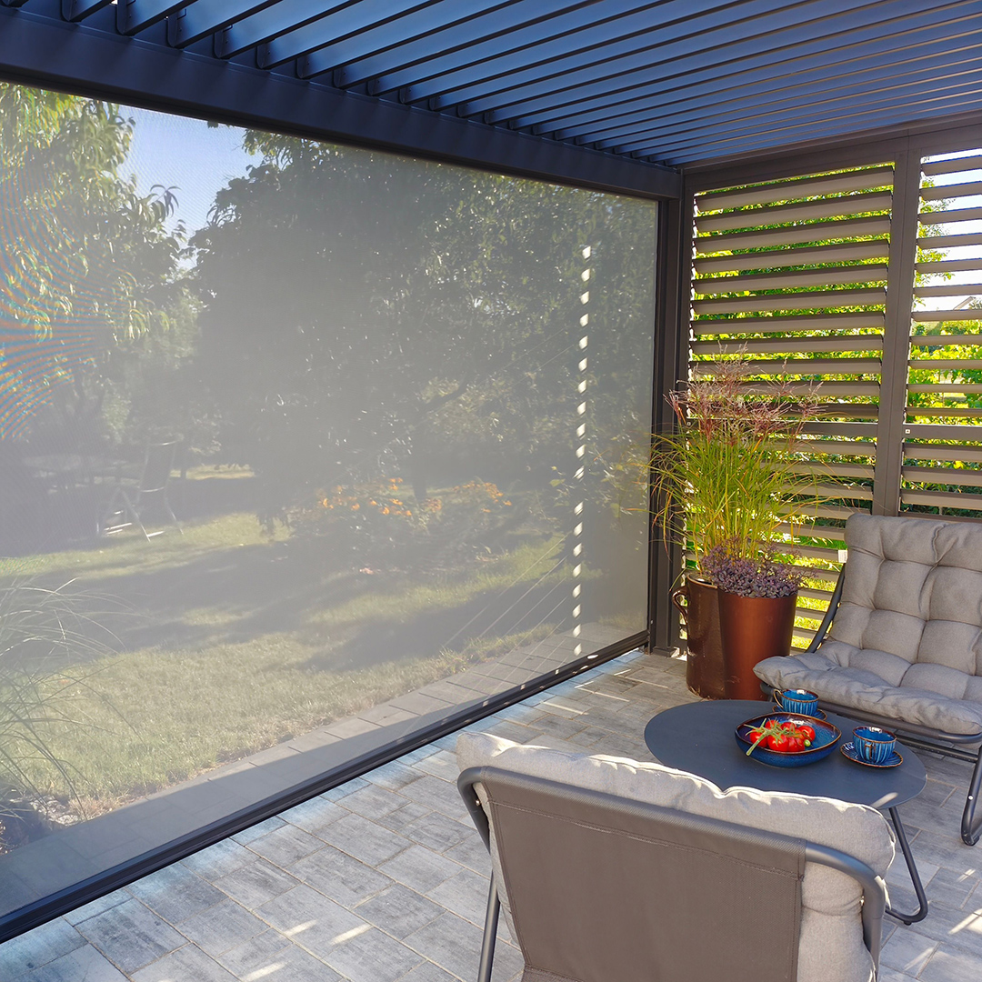 Aranżacja klienta z produktem Regulowany panel żaluzjowy do pergoli PREMIUM 3m, anthracite - GUTROOF