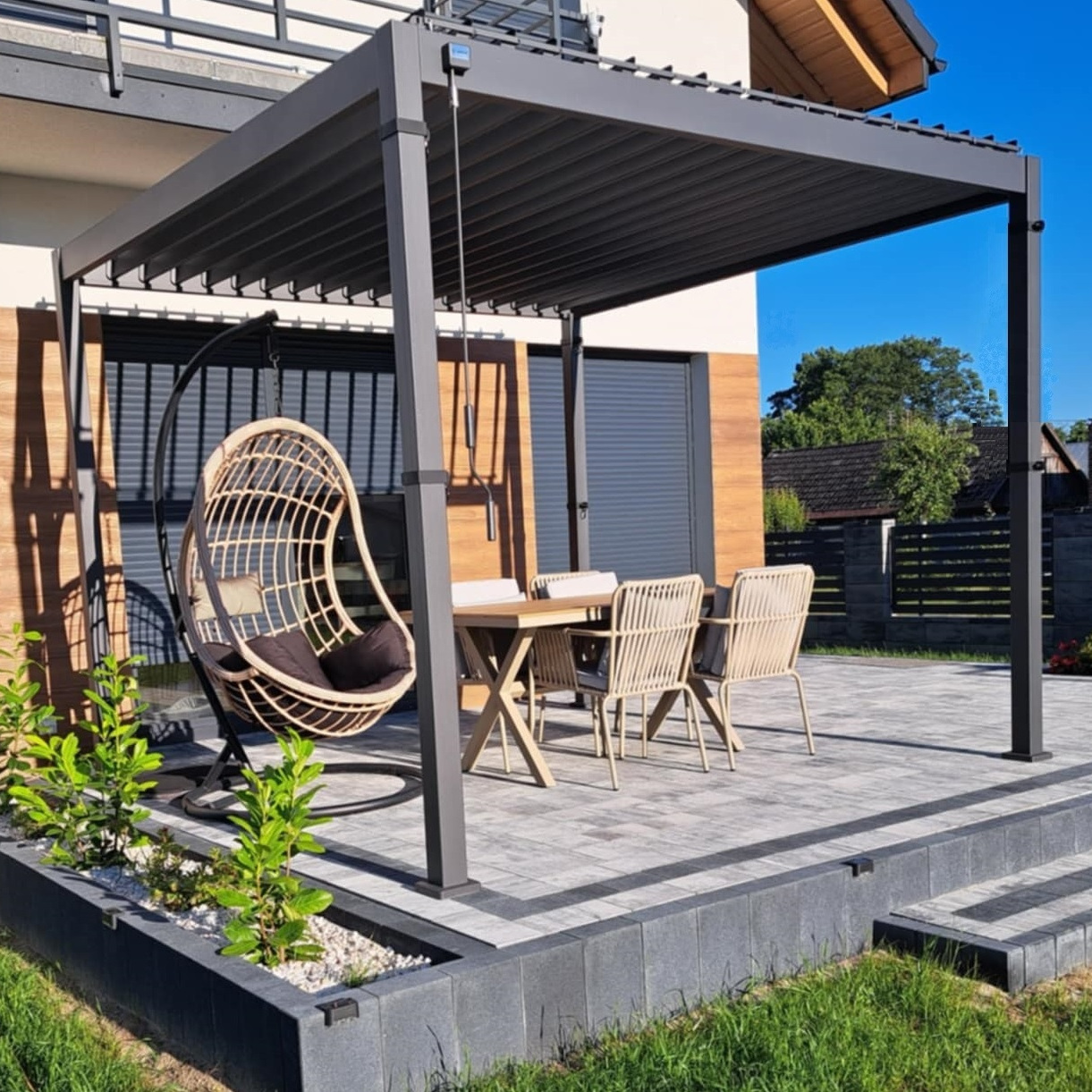 Pergola tarasowa Classic 3x3 Antracytowa - Gutroof zdjęcie realizacji 2