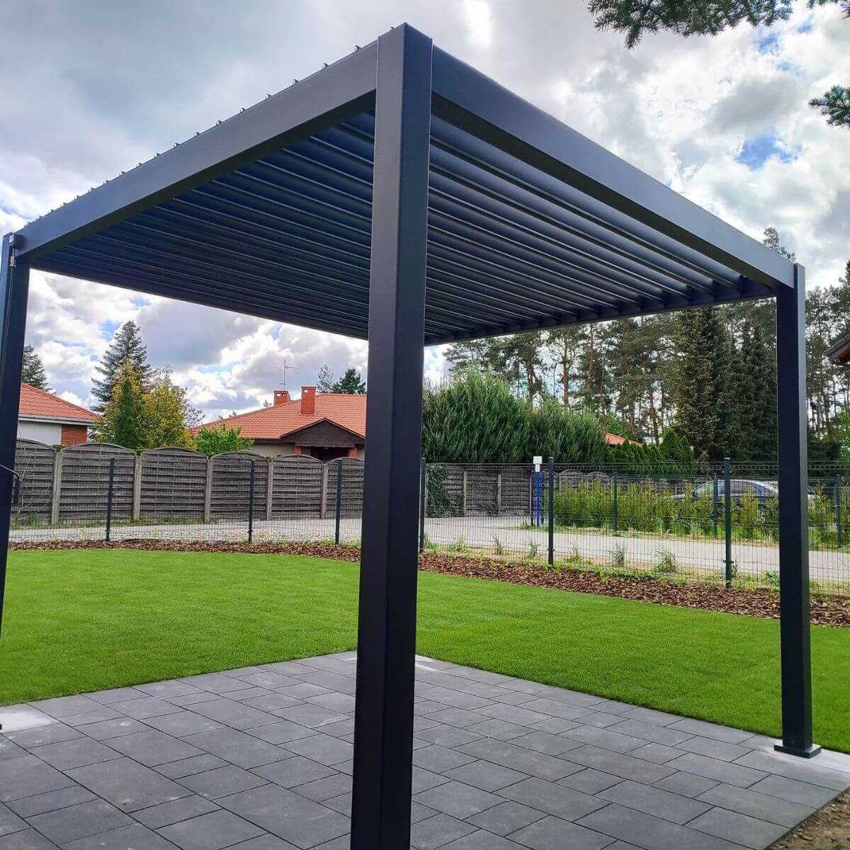 Pergola ogrodowa na taras Premium 3x3 Anthracite - Gutroof zdjęcie realizacji 6